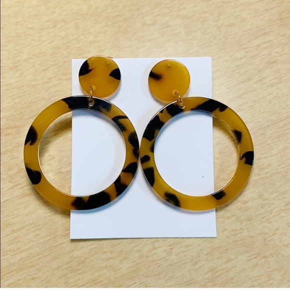Round tortoise shell drop hoop earrings - Picture 1 of 4